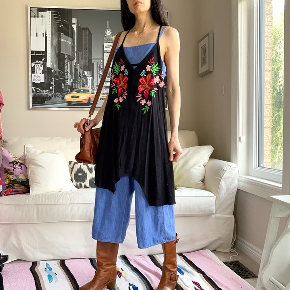 Black strappy floral embroidery asymmetric hem top - Picture 3 of 14